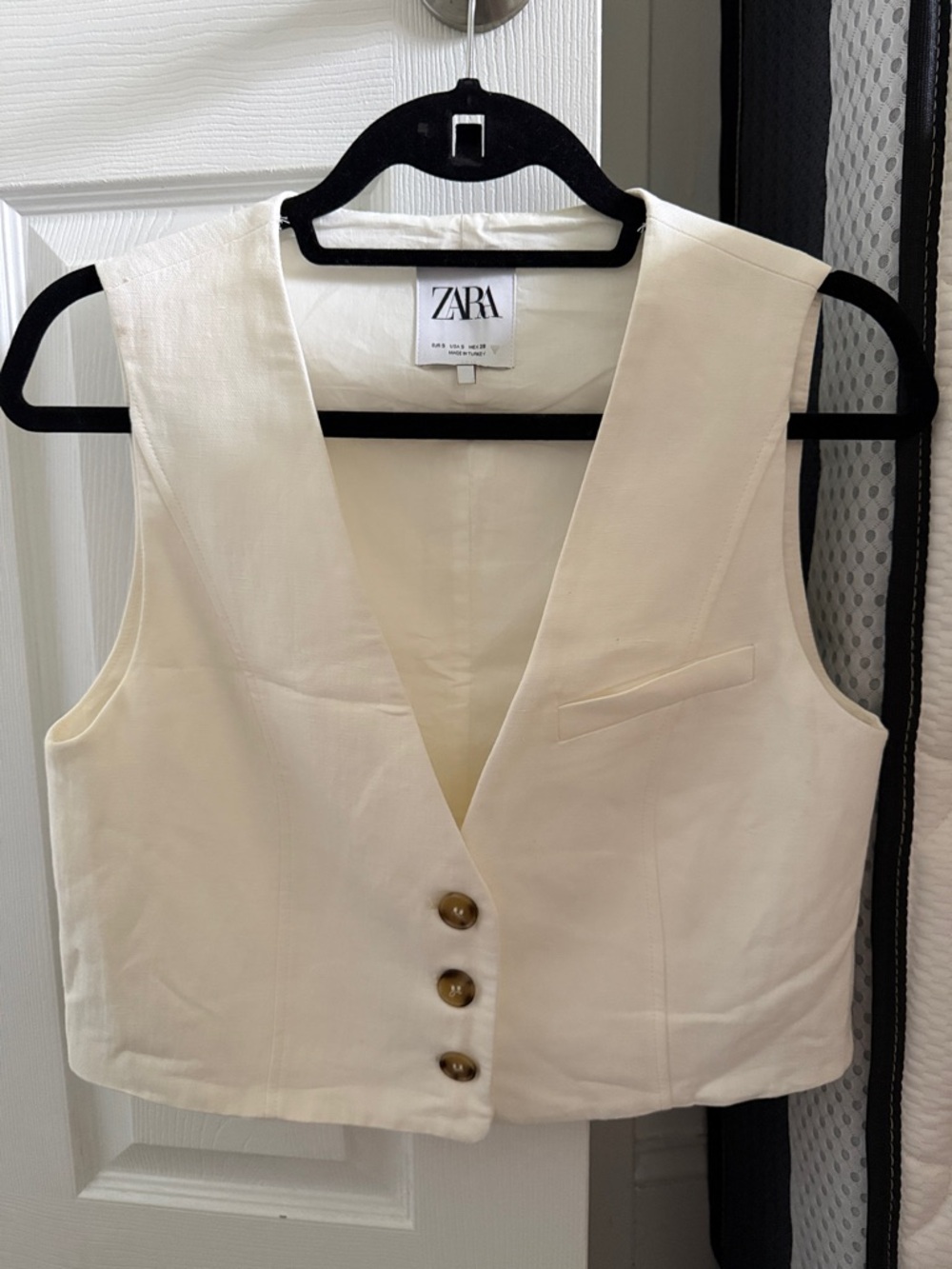 Zara cropped button vest